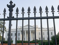 Белый дом забор