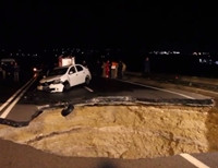 В Крыму в огромную яму на дороге упал автомобиль. Погибли 6 человек