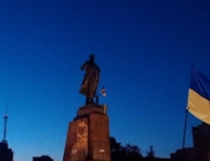 В Харькове пилят памятник Ленину (фото)