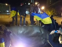 Ленина в Харькове снесли по распоряжению губернатора (фото)