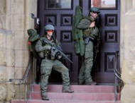 Полиция продолжает зачистку в центре Оттавы после стрельбы в здании канадского парламента