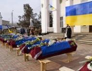 В Старобельске с почестями похоронили девятерых неизвестных украинских солдат (фото)