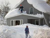 Занесенный снегом дом в Нью-Йорке