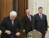 В Госдуме предлагают выдворить из РФ «нечистых на руку» Азарова и Пшонку