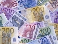 Наличный евро подешевел на 20 копеек