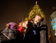 В Киеве торжественно зажгли главную новогоднюю елку Украины (фото)