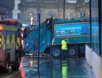 В Шотландки мусоровоз врезался в толпу – шестеро погибших