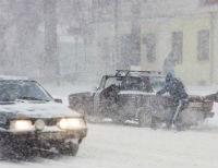 Сильный снегопад парализовал движение на юге Украины