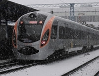 Из-за непогоды в Украине задерживаются 20 поездов