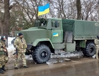 В Одессу прибыли украинские военные грузовики с автоматчиками (фото)