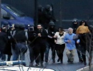 Французская полиция освободила заложников в кошерном магазине в Париже (дополнено)