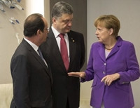 Порошенко в Париже поговорил с Меркель и Олландом