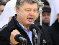 Порошенко на марше памяти в Киеве: «Мы не отдадим ни клочка украинской земли»