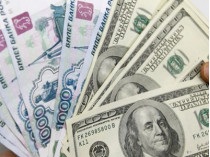 После снижения рейтинга России рухнул рубль 