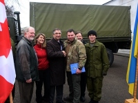 В Одессе посол Канады передал гуманитарную помощь воинам АТО (фото)