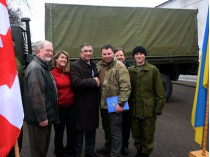 В Одессе посол Канады передал гуманитарную помощь воинам АТО (фото)