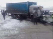 В России автобус с украинцами въехал в КАМАЗ: погибли десять человек