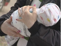 На Сумщине в родильный дом подбросили новорожденную кроху