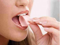 Жевательная резинка очищает зубы в первые 30 секунд 