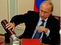 Во время службы в Германии Владимир Путин злоупотреблял алкоголем и частенько поколачивал жену