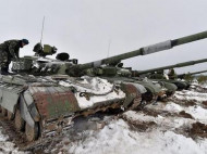 Украинская армия пока не собирается отводить тяжелую технику от линии фронта