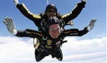 41-й американский президент джордж буш-старший отметил свой 85-летний юбилей прыжком с парашютом