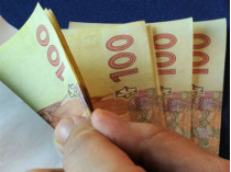 Межбанк закрылся долларом по 25 гривен