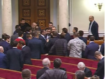 Депутаты не захотели выгонять Мельничука с заседания Рады