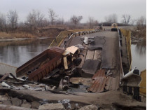В Трехизбенке повторно взорвали мост через Северский Донец