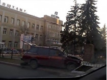 В Донецке боевики на джипе протаранили легковушку. Погиб один человек