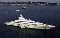 На «чудо-лодке» романа абрамовича «эклипс», которая обошлась российскому бизнесмену в 608 миллионов долларов, есть два вертолета и даже субмарина