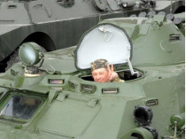 Николаевские ремонтники передали десантникам 12 отремонтированных БТРов (фото)