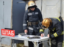 На масштабном пожаре в Одессе из-за взрыва пострадали семеро пожарных