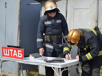 На масштабном пожаре в Одессе из-за взрыва пострадали семеро пожарных