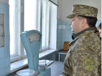 Министр обороны обнаружил антисанитарию в солдатской столовой на Николаевщине (фото)