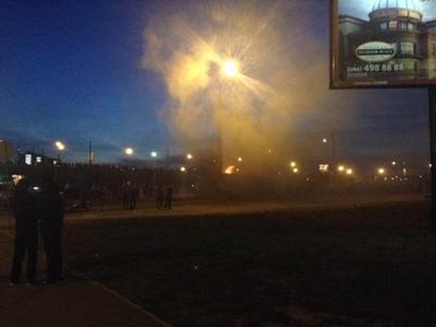 В Киеве возле метро Осокорки произошли столкновения на месте застройки (фото)
