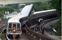 В результате столкновения двух поездов метро в вашингтоне 9 человек погибли и 76 попали в больницу