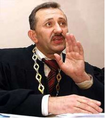 Игорь зварыч во время следственного эксперимента в&#133; Верховном суде украины показал следователям, куда приносил деньги