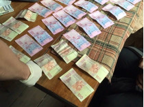 В Киеве чиновник требовал у переселенца деньги за регистрацию (фото)