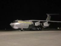 Самолет с эвакуированными украинцами приземлился в Киеве