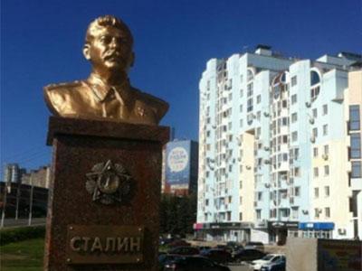 В Липецке установили памятник Сталину