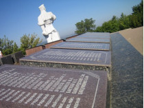 Террористы заминировали мемориал славы на Лысой горе возле Святогорска (видео)