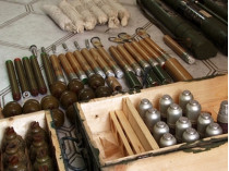 В Прикарпатье задержан офицер с огромным арсеналом оружия
