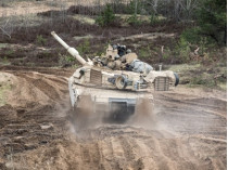 НАТО обнародовал фото и видео с танковых учений в Латвии