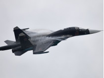 Россия перебрасывает в Крым истребители и бомбардировщики