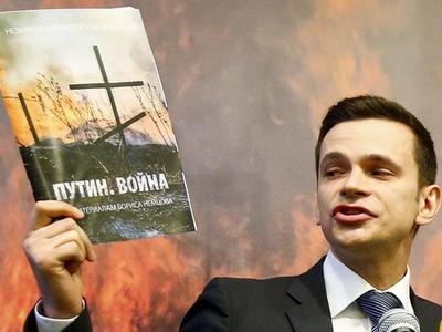 Илья Яшин с докладом «Путин. Война»