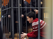 Надежда Савченко на скамье подсудимых