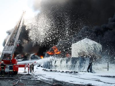 пожар на нефтебазе у Василькова