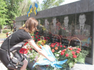 В Мелитополе открыли памятник экипажу сбитого боевиками в Луганске Ил-76 (фото)