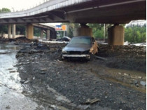 Порошенко выразил соболезнования родным и близким погибших от наводнения в Грузии